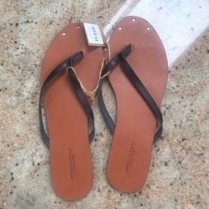 American Eagle flip flops
